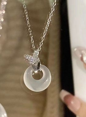 银色蝶恋平安扣项链女ins款轻奢小众设计新中式锁骨链送闺蜜女友