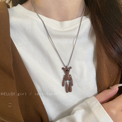 秋冬咖色泰迪小熊卫衣项链女ins嘻哈设计感小众长款钛钢毛衣链男 - 图0