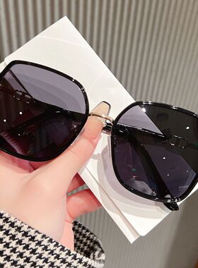 时尚轻奢夏季白框墨镜女防紫外线方圆脸显脸小开车太阳眼镜高级感