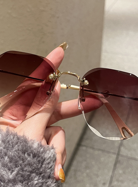 黑框墨镜女显脸小防晒素颜高级感