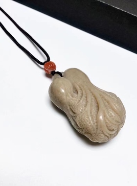 D944# 新疆和田玉糖玉百财来聚吊坠 白菜挂件55.5*32.3*24mm