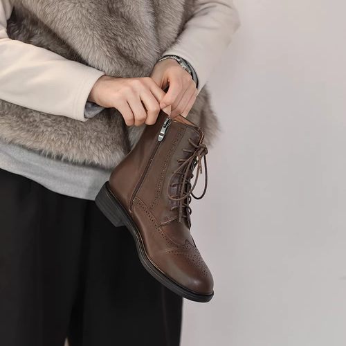 六鹿 牛皮复古马丁靴雕花切尔西短靴女 秋冬英伦风布洛克单靴潮 - 图3