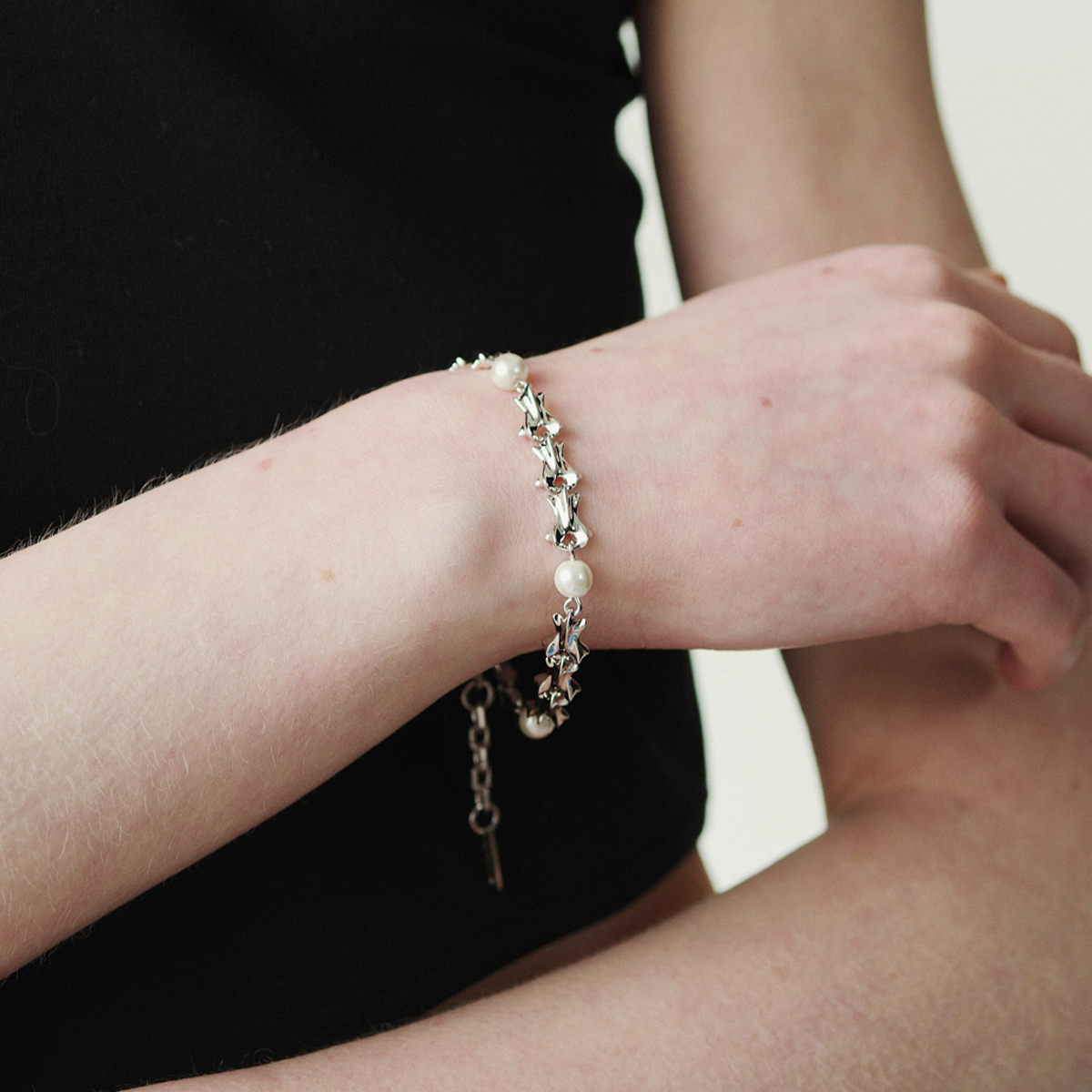 Mouhooland 珍珠链条手链于文文同款情侣原创925银异形骨手链 - 图2