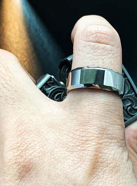 镜澈-棱面清冷感钛钢戒指男光面