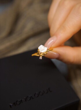 新款高版本鳞片和野心闪闪发光埃及白玫瑰蛇戒指女复古白月光指环