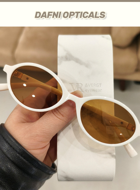 书呆子凹造型墨镜缪系女