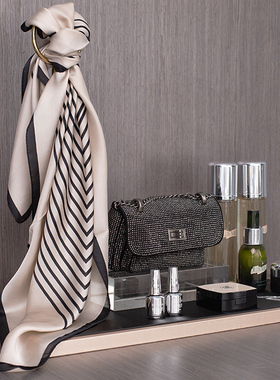 衣帽间样板间软装化妆品摆件化妆