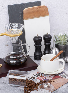 北欧轻奢式样板间橱柜仿真咖啡壶