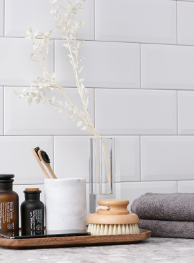 北欧ins卫生间样板间瓶实木托盘