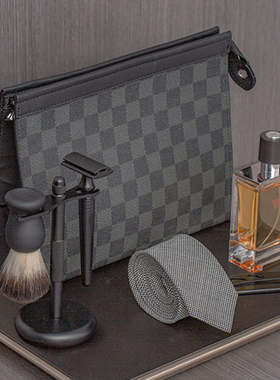 英伦男士衣帽间样板间香水托盘