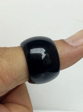 天然玛瑙扳指 黑玉髓戒指 玉石戒指 黑玛瑙戒指 时尚的 美丽的 礼