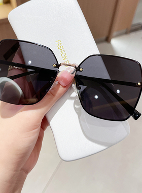 瑞亚博紫外线蝶形网红女