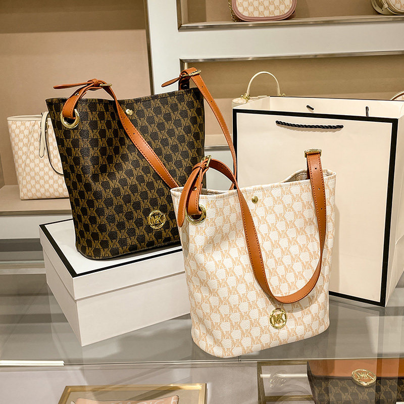 mk秋季大容量时尚百搭2021潮水桶包 惠派旗舰女士包袋