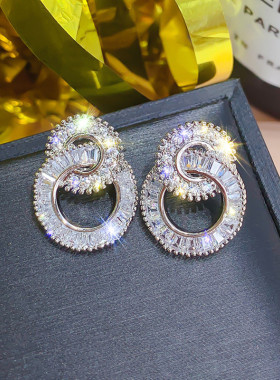 Dazzling Crystal Zircon Shape 8 Women Stud Earring Fashion