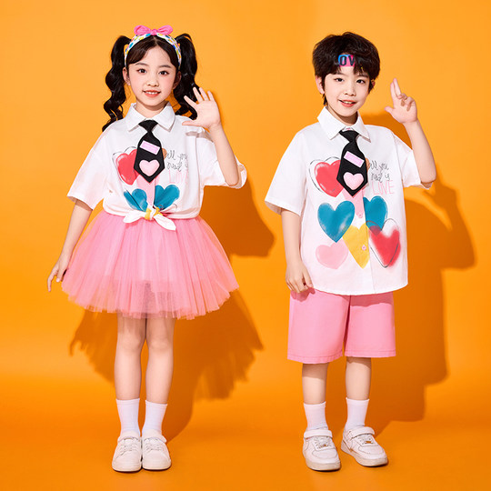 Детские костюмы для выступлений. Спортивные костюмы для начальной школы. Костюмы для выступлений черлидинга. Костюмы для хора. Детский сад. Команда поддержки.