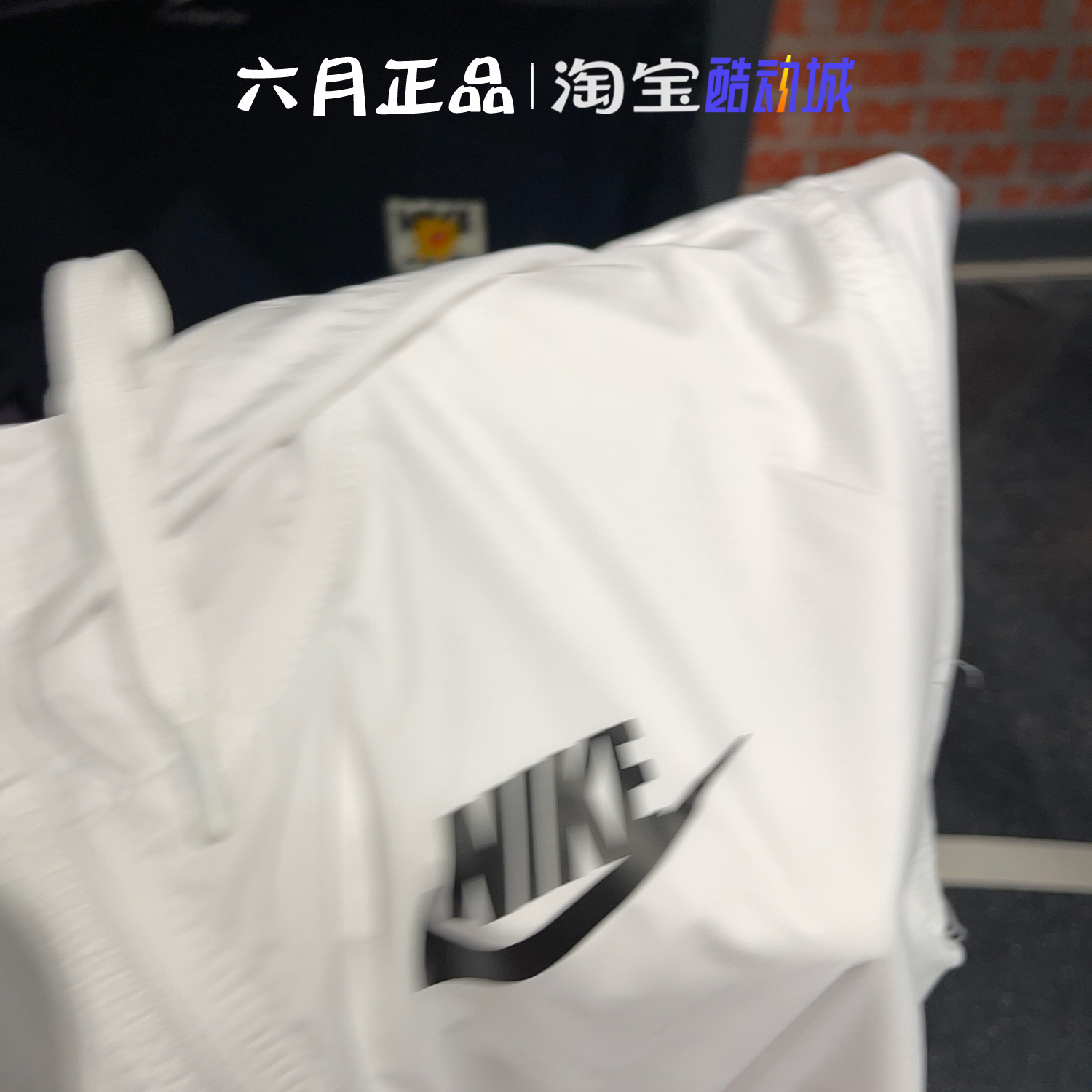 NIKE耐克女子轻薄防晒服外套休闲训练连帽长袖夹克 AJ2982-101