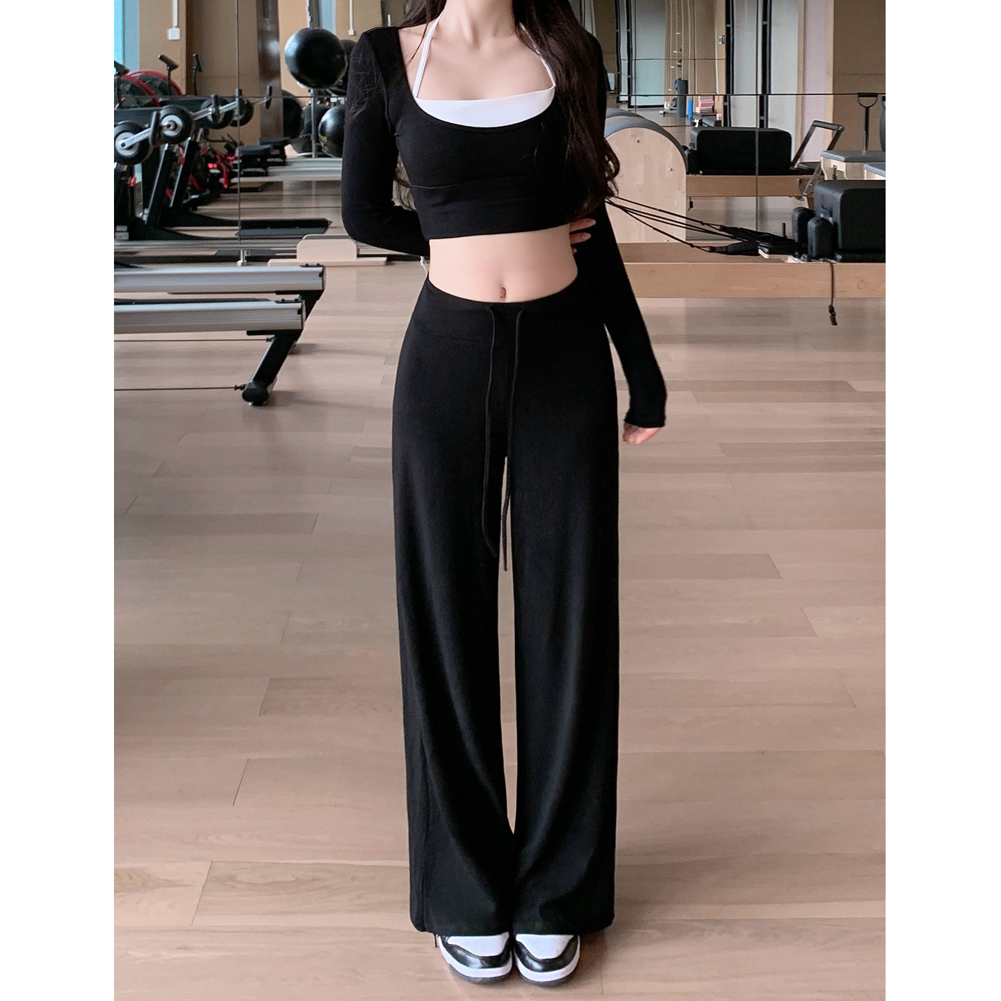 Byurun 拼色假两件挂脖带胸垫T恤瑜伽套装女宽松直筒运动裤两件套,淘宝优惠券,粉丝福利购,淘宝优惠卷