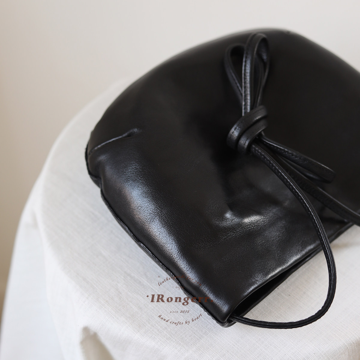 荣轻复古牛皮小贝壳包水洗做旧植鞣皮斜挎半圆包纯色简约单肩女包,淘宝优惠券,粉丝福利购,淘宝优惠卷