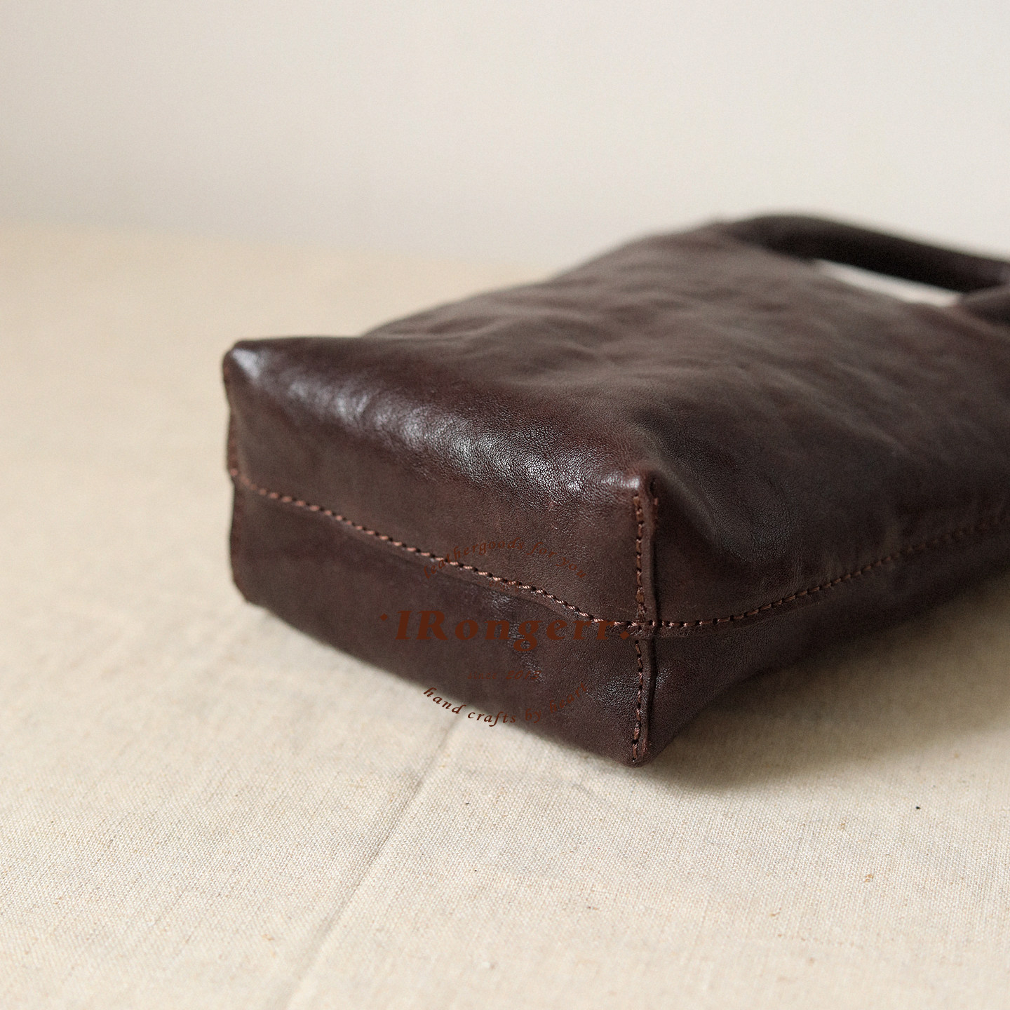 荣轻复古头层牛皮水桶包水晶植鞣皮迷你手提包小众简约斜挎手机包,淘宝优惠券,粉丝福利购,淘宝优惠卷