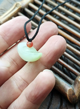 招财元宝老玉天然新疆和田玉稀有玉带翠手工雕刻元宝吊坠古朴缘一