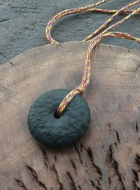 西藏回收一个墨绿老玛瑙手工打磨制作护身平安扣项坠吊坠法器孤品