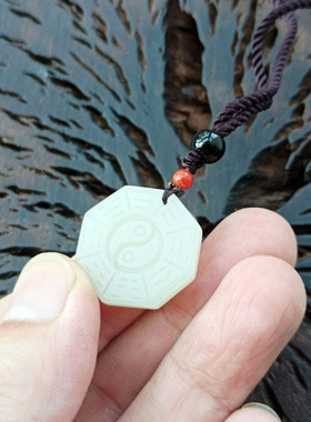 乾坤八卦一级白新疆和田玉老玉手工雕刻太极八卦项坠吊坠简洁流畅