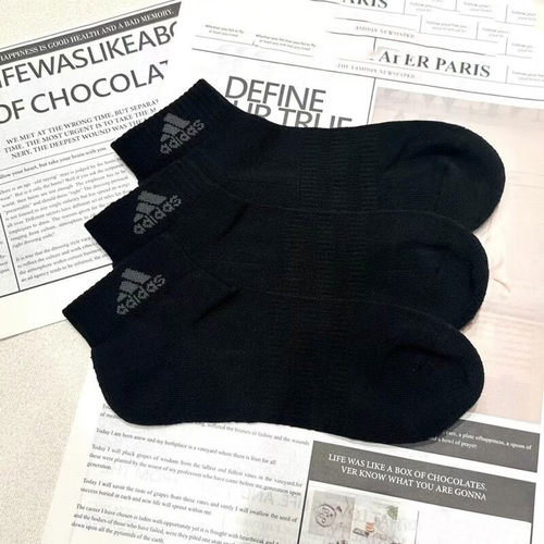阿迪达斯男袜女袜2025冬季新款跑步健身运动袜透气舒适休闲短筒袜 - 图1