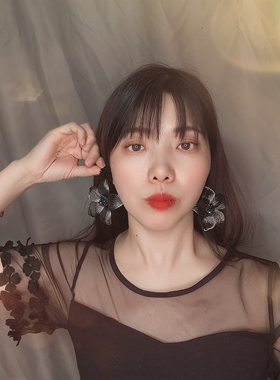 2026新款小众高级感黑色花朵耳环