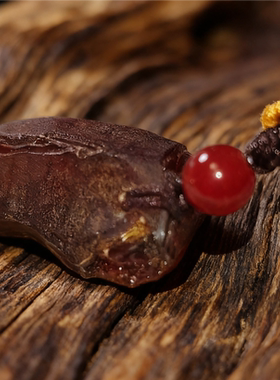 天然琥珀蜜蜡原石吊坠原矿无根砂透光随形项链蛇年本命年饰品女