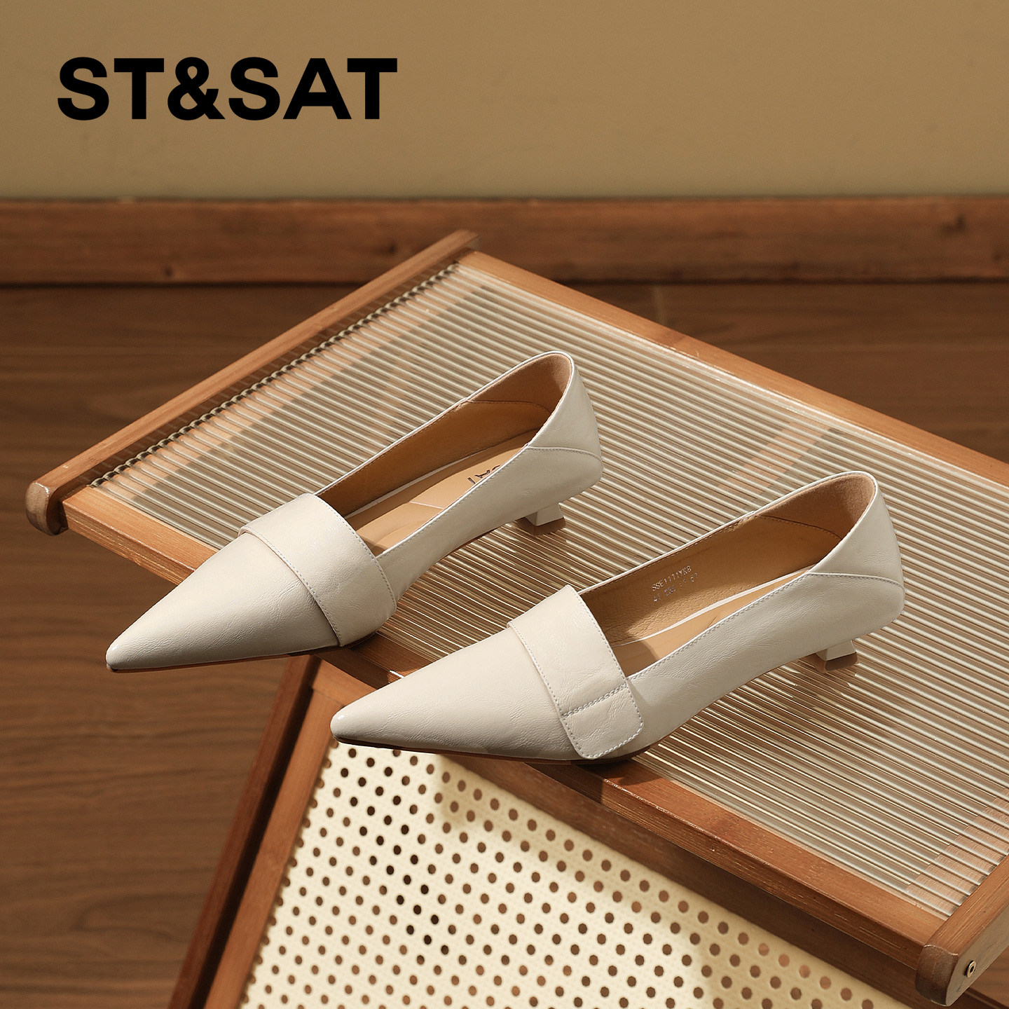 星期六真皮黑色工作鞋女2026春季新款尖头矮跟浅口单鞋猫跟通勤鞋