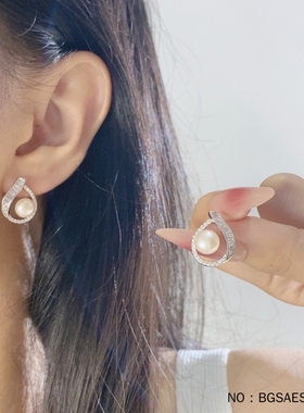 S925银时尚复古镶石立方氧化锆淡水珠水滴形设计感耳钉