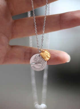 S925银回首狮圆币金银双色古币吊坠项链
