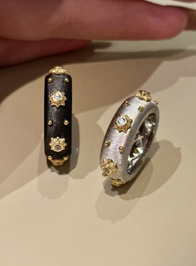 S925银镀金手工拉丝布契风厚金中古黑金太阳花点钻拉丝戒指指环