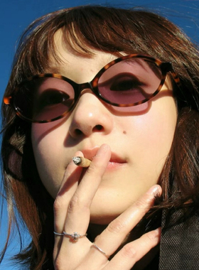 时髦书呆子小椭圆墨镜TR材质偏光