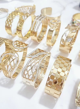 新款特价跨境复古宫廷风镂空花朵钛钢宽版手镯女开口真空镀金手饰