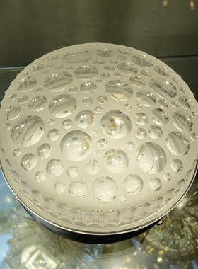 北欧玻璃吊顶灯太空风格
