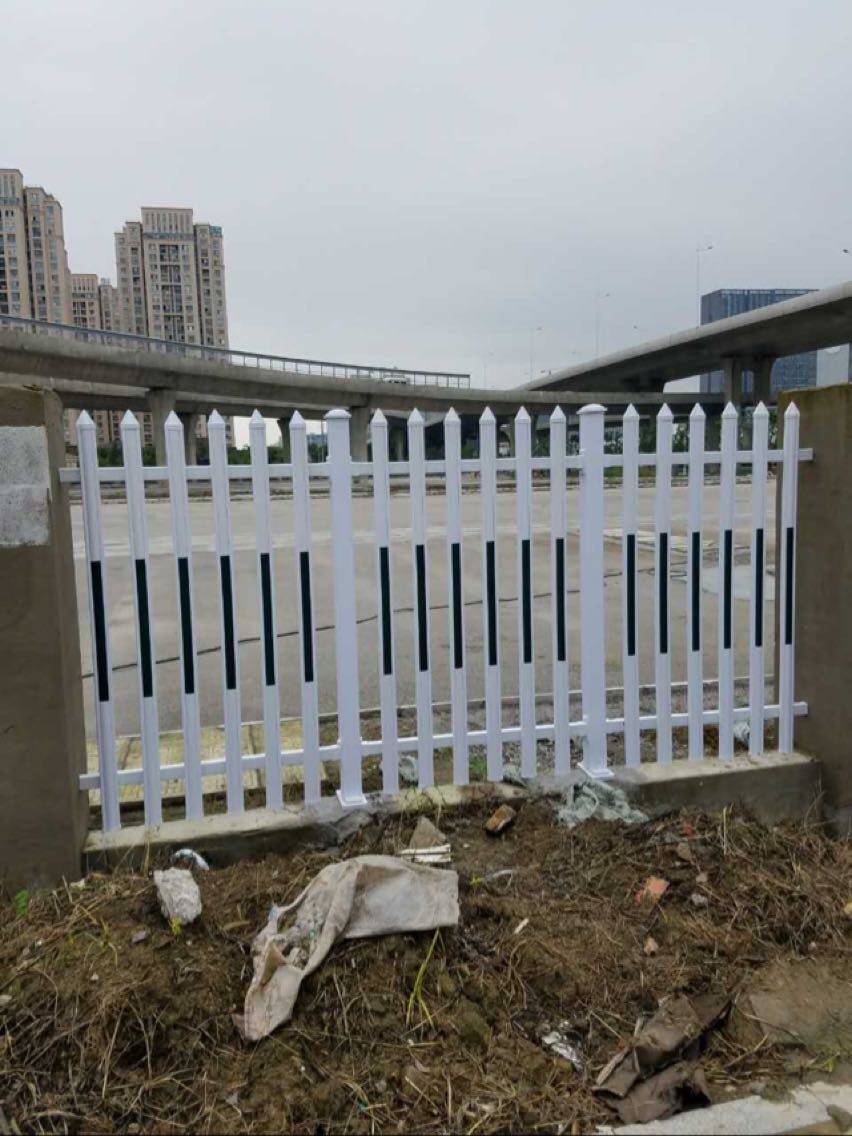 pvc塑钢护栏变电箱围栏宠物隔离围墙厂房栅栏户外电力栏杆爬藤架