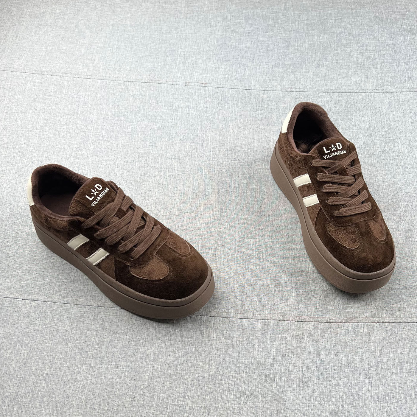 真皮拼接加绒保暧厚底德训鞋女板鞋红色2025年冬款防滑增高休闲鞋,淘宝优惠券,粉丝福利购,淘宝优惠卷