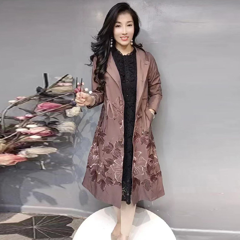 春秋新款高端长袖风衣中老年妈妈装时尚减龄中长款大码刺绣外套女,淘宝优惠券,粉丝福利购,淘宝优惠卷