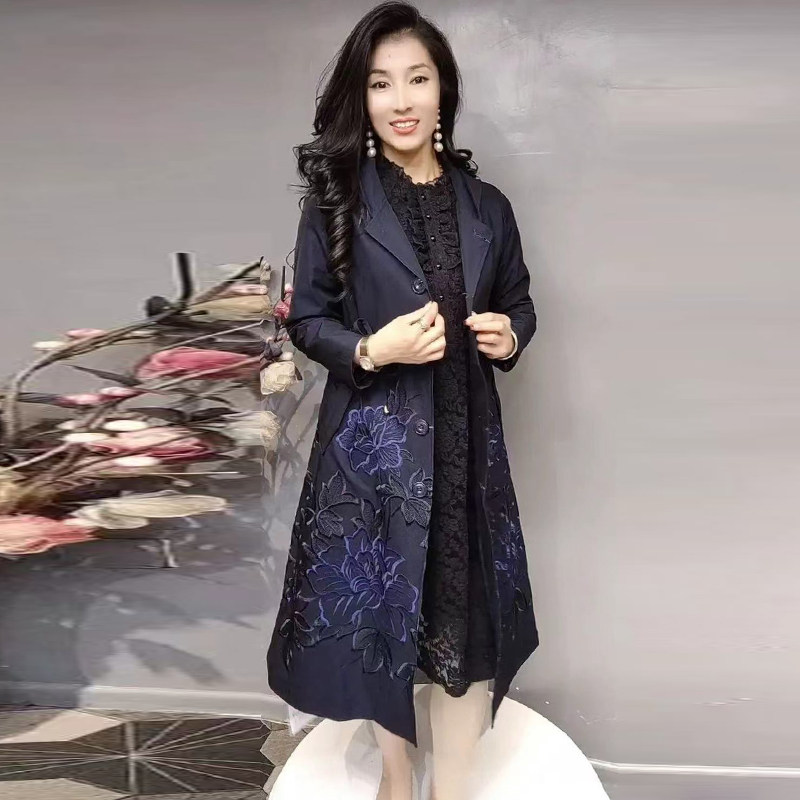春秋新款高端长袖风衣中老年妈妈装时尚减龄中长款大码刺绣外套女,淘宝优惠券,粉丝福利购,淘宝优惠卷