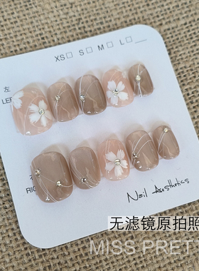 穿戴甲手绘花朵冰透色温柔系美甲