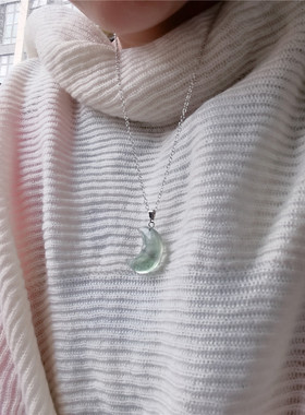 天然水晶雕刻月亮月牙 冰透萤石粉晶白水晶创意吊坠项链ins青金石