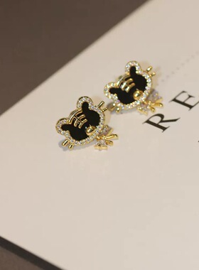114黑金镶钻小熊耳钉珐琅卡通萌趣耳饰轻奢约会百搭可爱精致耳坠