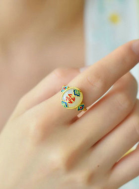 珐琅彩和田玉蛋面戒指