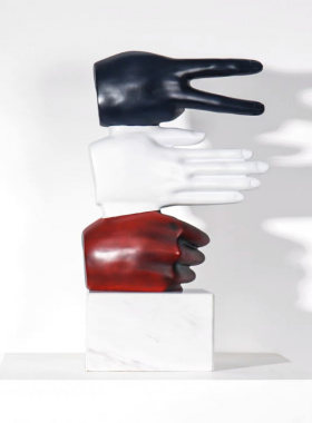 创意抽象艺术石头剪刀布手部雕塑摆件北欧样板房电视柜玄关装饰品