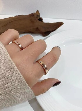 欧美爆款18k玫瑰金钛钢罗马数字戒指 镶钻镂空情侣男女款字母戒指