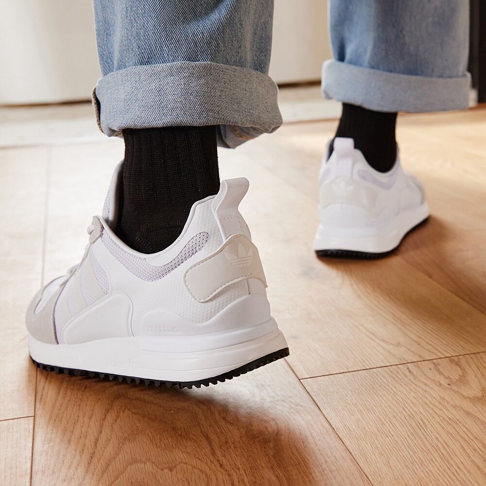  adidas板鞋/休闲鞋