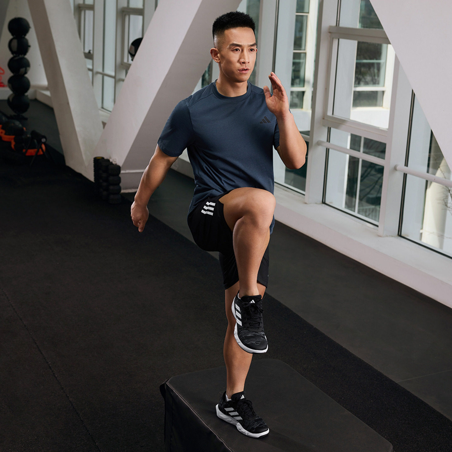 速干舒适薄款运动健身上衣圆领短袖T恤男夏季adidas阿迪达斯官方