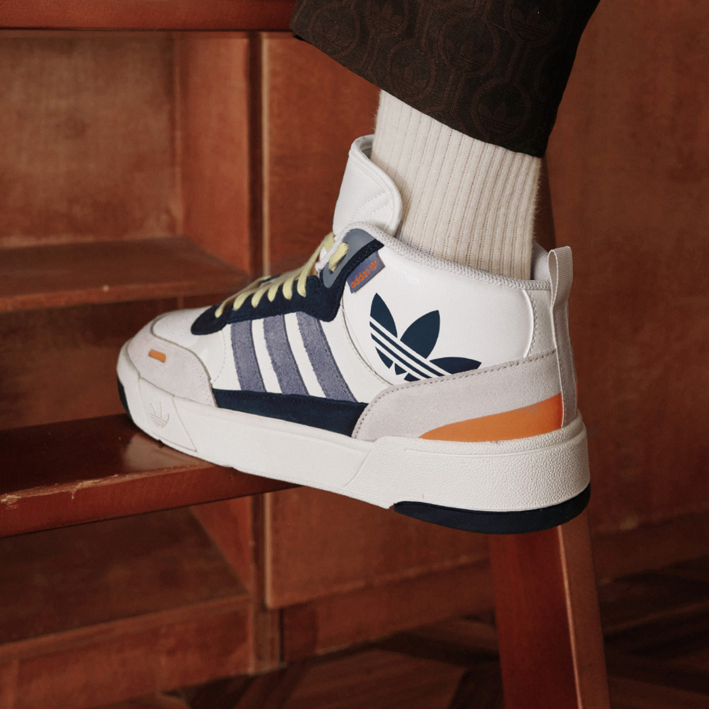 「幻舞」POST UP中高帮篮球风板鞋男女秋季adidas阿迪达斯三叶草,淘宝优惠券,粉丝福利购,淘宝优惠卷