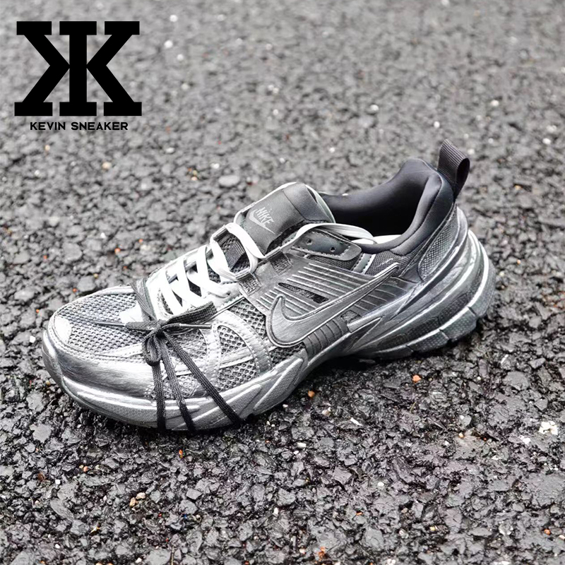球鞋定制Nike耐克V2KRun机甲纪元未来战姬金属废墟机能低帮跑步鞋 - 图0